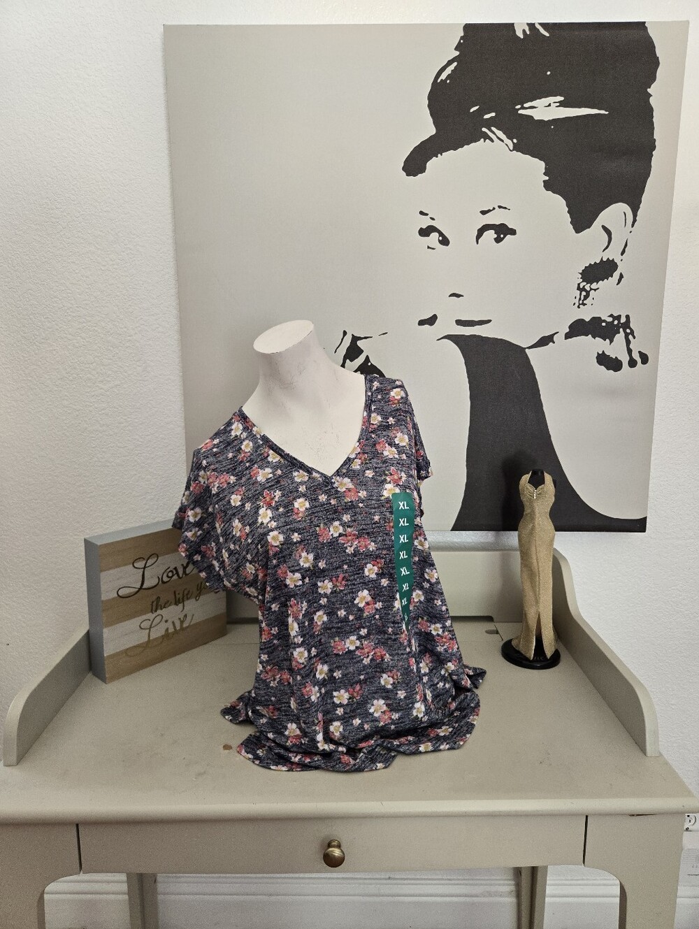 NWT Womens Bobeau Floral V-Neck Women’s Top in Navy and Pink Size XL